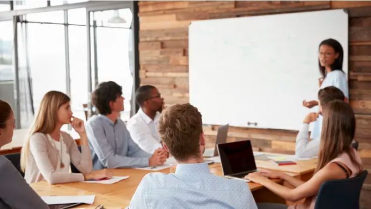 Illinois Employers Now Required to Provide Anti-Harassment Training